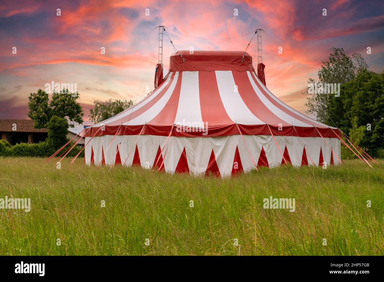 Chapiteau show Banque de photographies et d'images à haute résolution -  Alamy