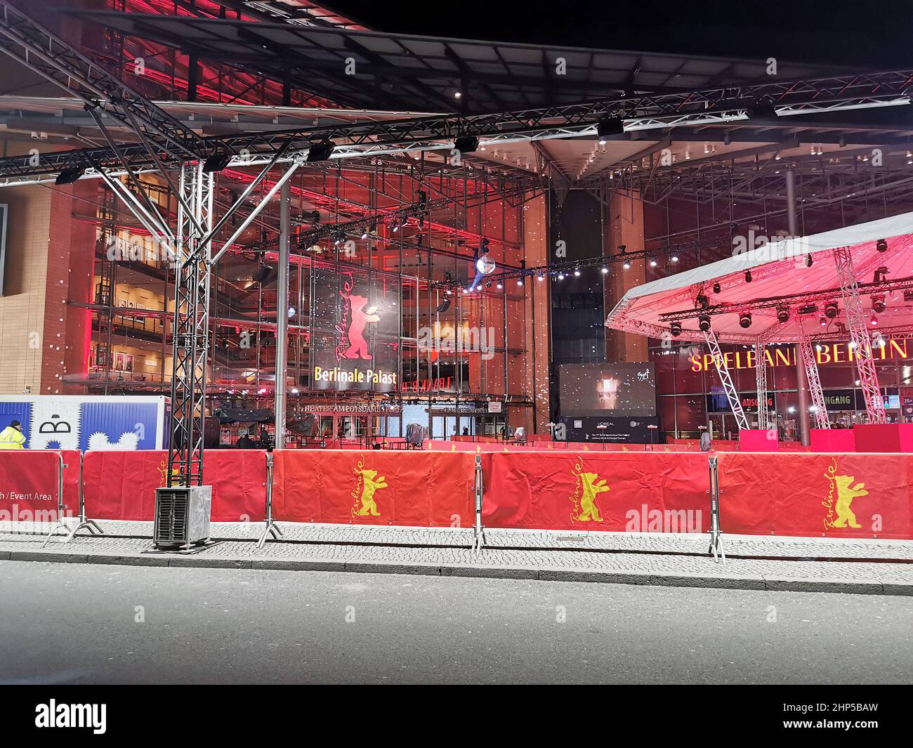 Der Berlinale Palast am Potsdamer Platz ist eigentlich ein musical Theatre. Alljährlich verwandelt er sich für zwei Wochen in die prestigereichste SPI Banque D'Images