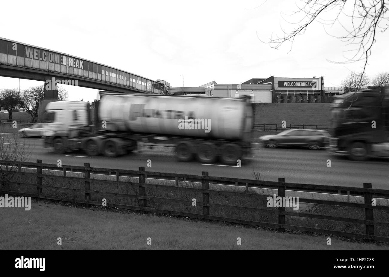 Stations-service sur l'autoroute M1 dans le nord de l'Angleterre Banque D'Images