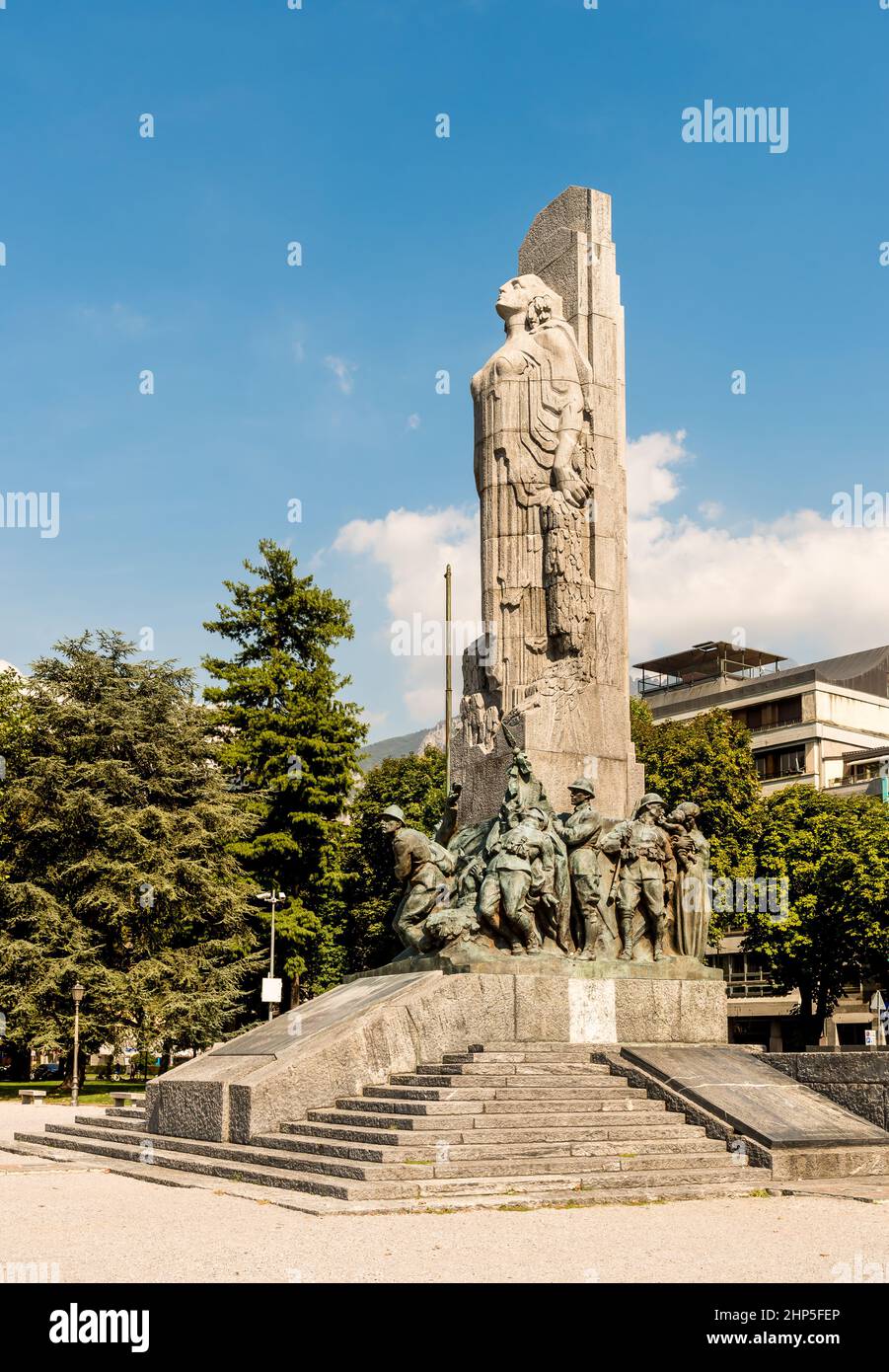 Le Monument aux morts sur le lac de Lecco, Lombardie, Italie Banque D'Images