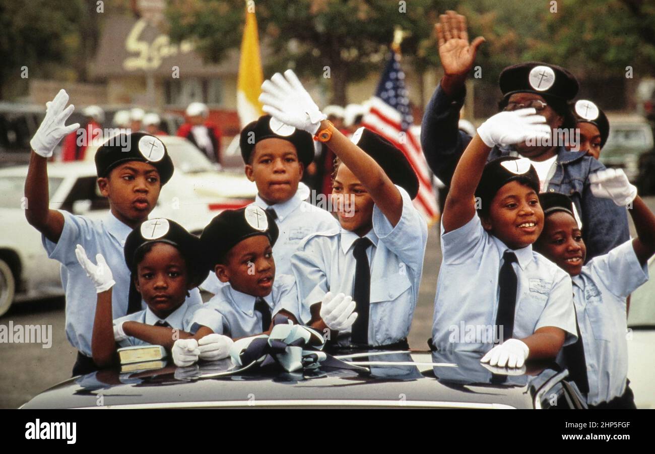 Austin Texas USA,1993: Les membres de la classe de la Bible noire se rassemblent dans la foule lors d'un défilé de la Journée des vétérans à travers le centre-ville. ©Bob Daemmrich Banque D'Images