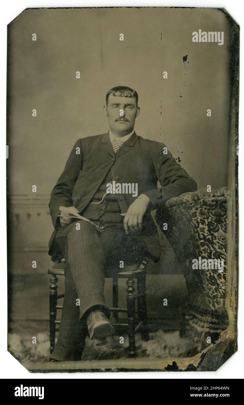 Photographie antique de 1860 ans, homme d'âge moyen. Lieu inconnu, États-Unis. SOURCE : TINTYPE ORIGINAL Banque D'Images