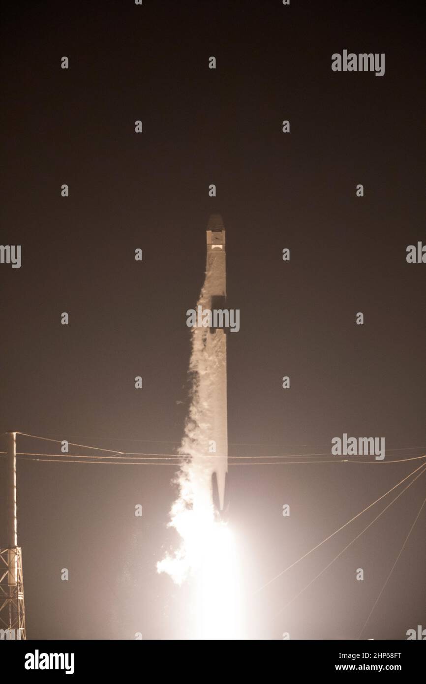 La fusée Falcon 9 SpaceX Dragon avec le module cargo décollera de lancement de l'espace 40 sur base aérienne de Cap Canaveral en Floride en début de matinée le 4 mai 2019. Le décollage était à 2:48 HAE. C'est le 17e d'approvisionnement commercial SpaceX (CS EX-17) mission pour la NASA pour la Station spatiale internationale. Le module cargo Dragon offrira environ 5 500 livres de la science et de la recherche, de l'équipage et des fournitures à la construction du véhicule pour le laboratoire orbital et son équipage. Banque D'Images