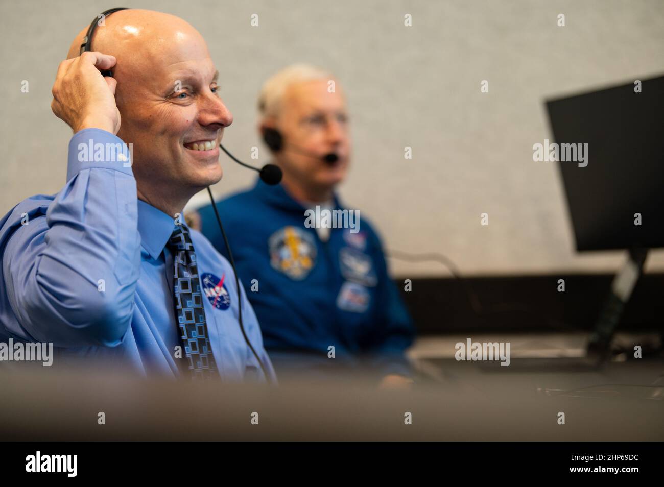 Stephen Koerner, directeur de la Direction des opérations de vol du Johnson Space Center de la NASA, surveille le compte à rebours du lancement d'une fusée SpaceX Falcon 9 transportant le vaisseau spatial Crew Dragon de la compagnie sur la mission SpaceX Crew-1 de la NASA avec les astronautes de la NASA Mike Hopkins, Victor Glover, Shannon Walker, Et l’astronaute de l’Agence japonaise d’exploration aérospatiale (JAXA) Soichi Noguchi, à bord, le dimanche 15 novembre 2020, dans la salle de tir 4 du Launch Control Center du Kennedy Space Center de la NASA, en Floride. Banque D'Images
