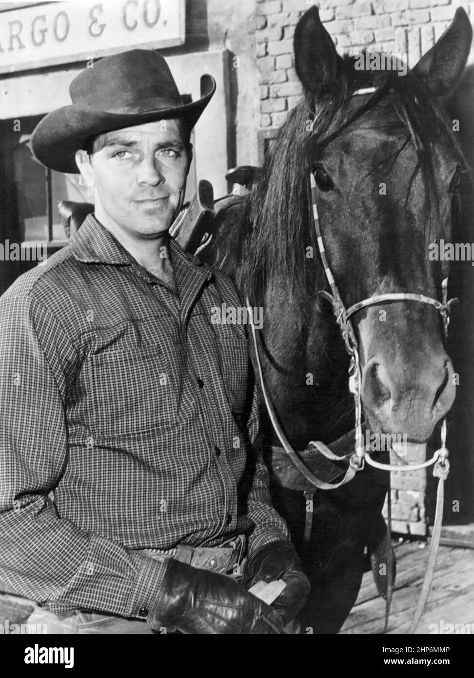 Photo de Dale Robertson comme Jim Hardie de la série télévisée de l'Ouest Tales of Wells Fargo vers la fin de 1950s Banque D'Images