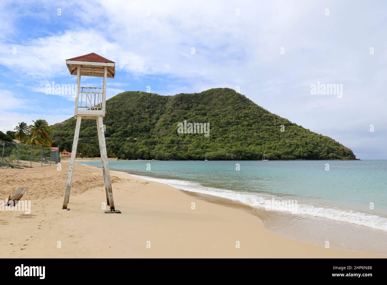 Reduit Beach, avec le Mont Pimard au-delà, Rodney Bay, gros Islet, Sainte-Lucie, les îles du vent, Antilles néerlandaises, Antilles néerlandaises, Mer des Caraïbes Banque D'Images