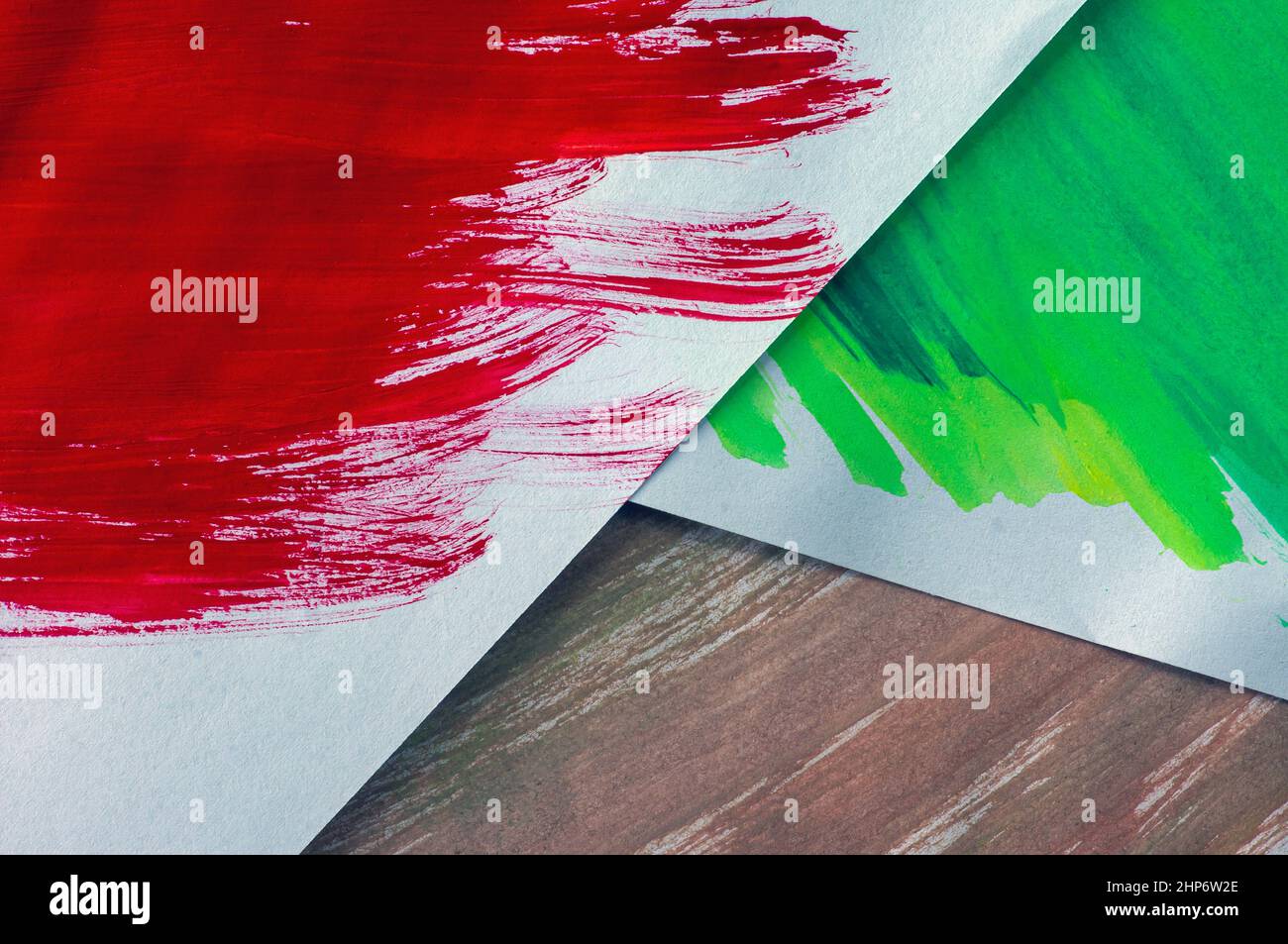 Trois papiers de peinture aquarelle colorés Banque D'Images