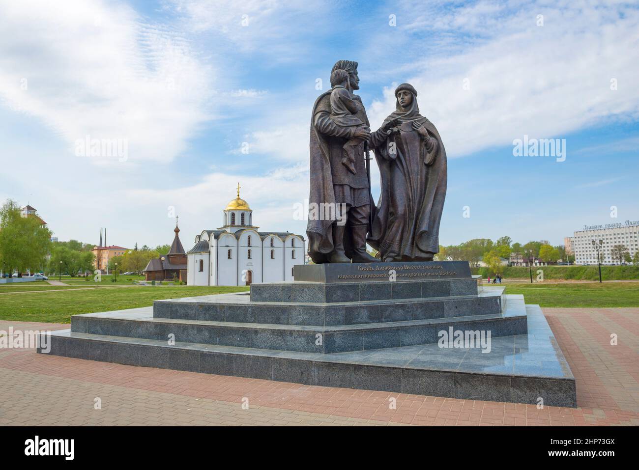 VITEBSK, BÉLARUS - 02 MAI 2019 : monument au Saint prince Alexandre Nevsky avec sa femme, la princesse de Vitebsk Alexandra et son fils Vasily Banque D'Images