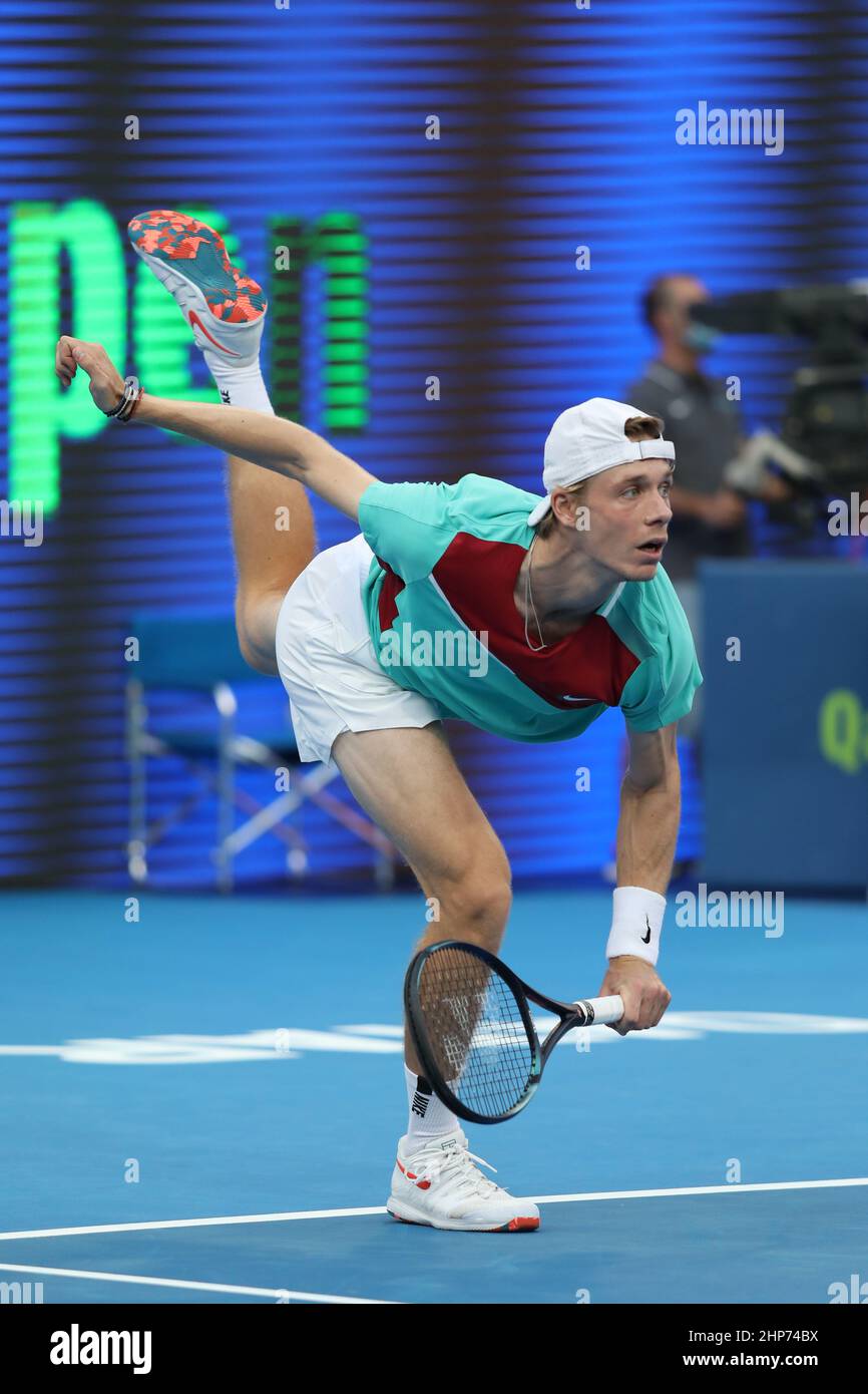 Denis Shapovalov, du Canada, en action pendant le match de finale des doubles au Qatar ExxonMobil Open au complexe international de tennis et de squash de Khalifa, le 18 février 2022 à Doha, au Qatar. Banque D'Images