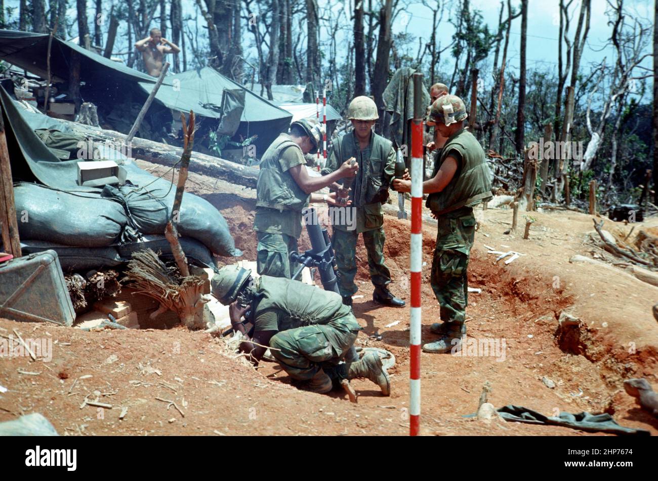 Photos de l'époque de la guerre du Vietnam : Marines des États-Unis - opération Oklahoma Hills, avril 1969 - photo PD reproduite avec l'aimable autorisation de l'USMC Banque D'Images