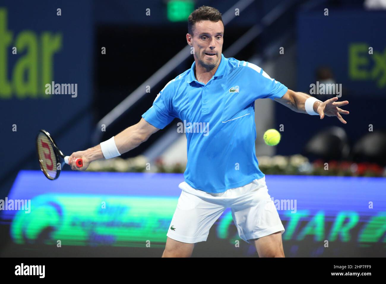 Roberto Bautista Agut, d'Espagne, en action lors de son match de demi-finale avec Karen Khachanov, de Russie, au Qatar ExxonMobil Open au complexe international de tennis et de squash de Khalifa, le 18 février 2022 à Doha, Qatar. Banque D'Images