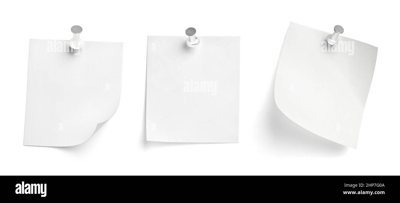 collection de différents papiers de notes avec une épingle sur fond blanc Banque D'Images