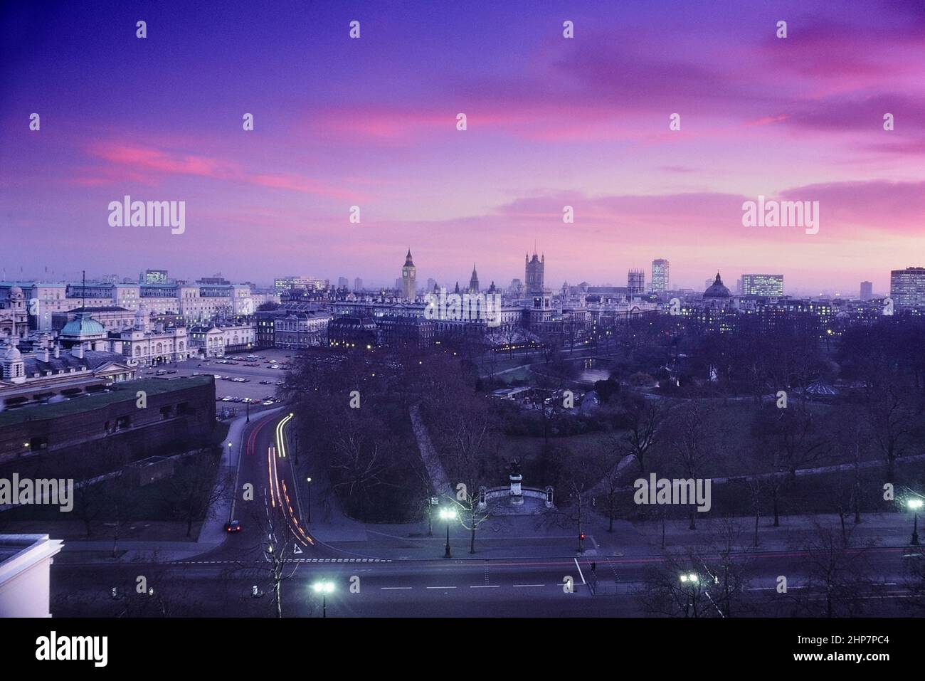 Horizon de Whitehall, pris du Monument du Duc de York, Londres, Angleterre.Vers 1980s Banque D'Images