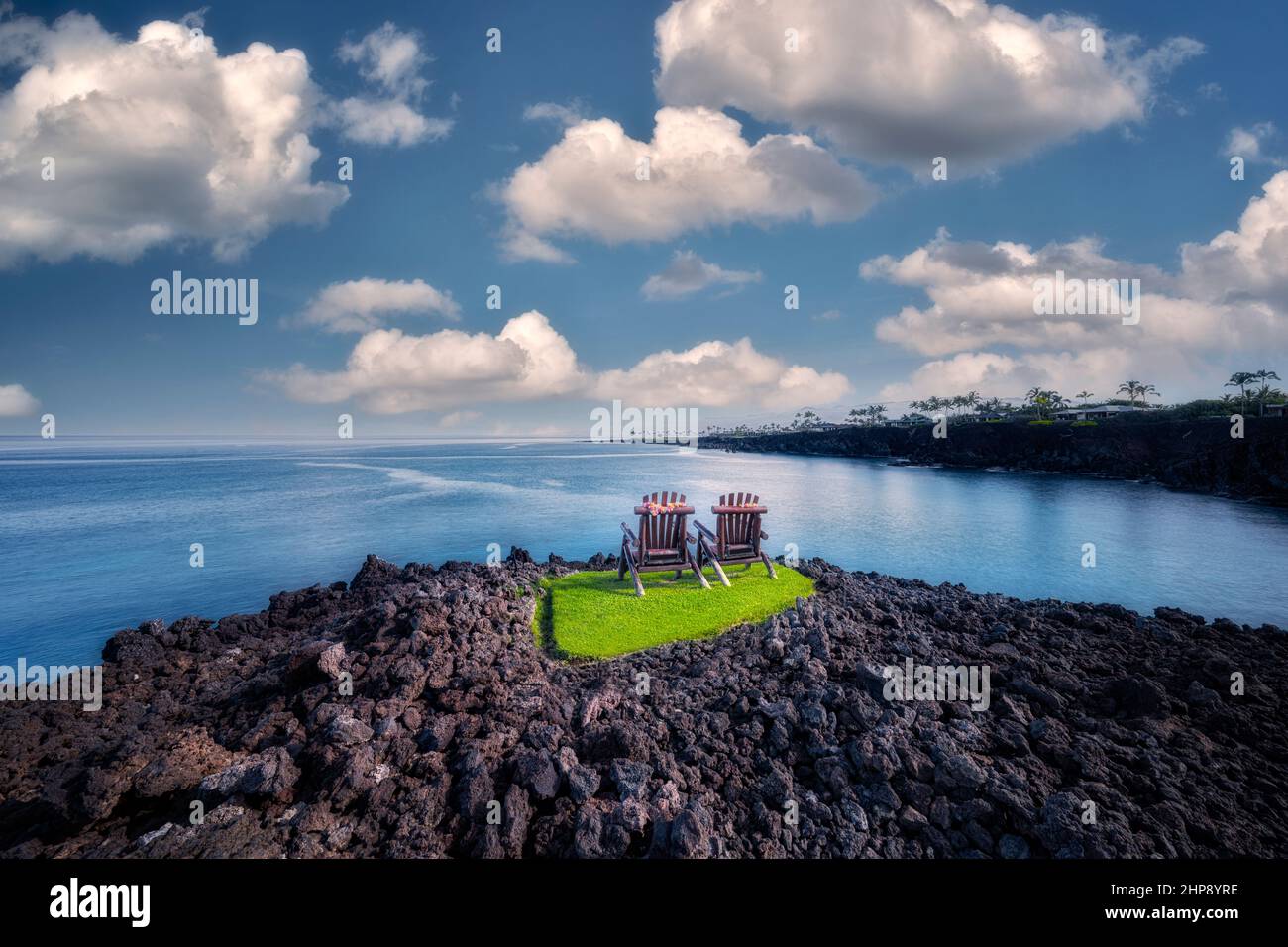 Deux chaises sur l'herbe en lave AA . Hawaï, la Grande île Banque D'Images