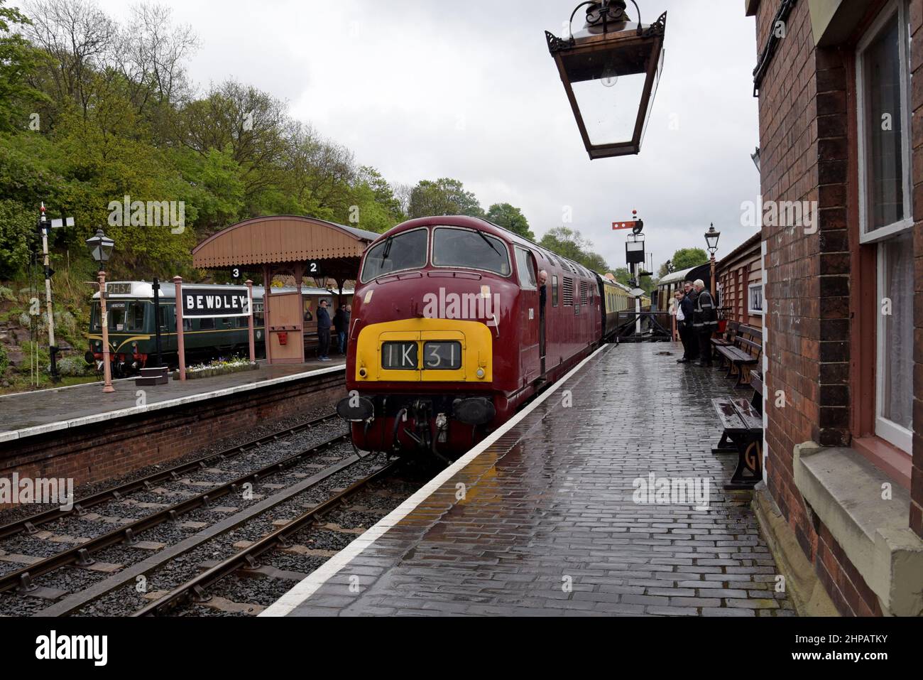 Ex British Railways Western Region diesel hydraulique classe « navire de guerre » loco D821 Greyhound à la gare de Bewdley, Severn Valley Railway Banque D'Images