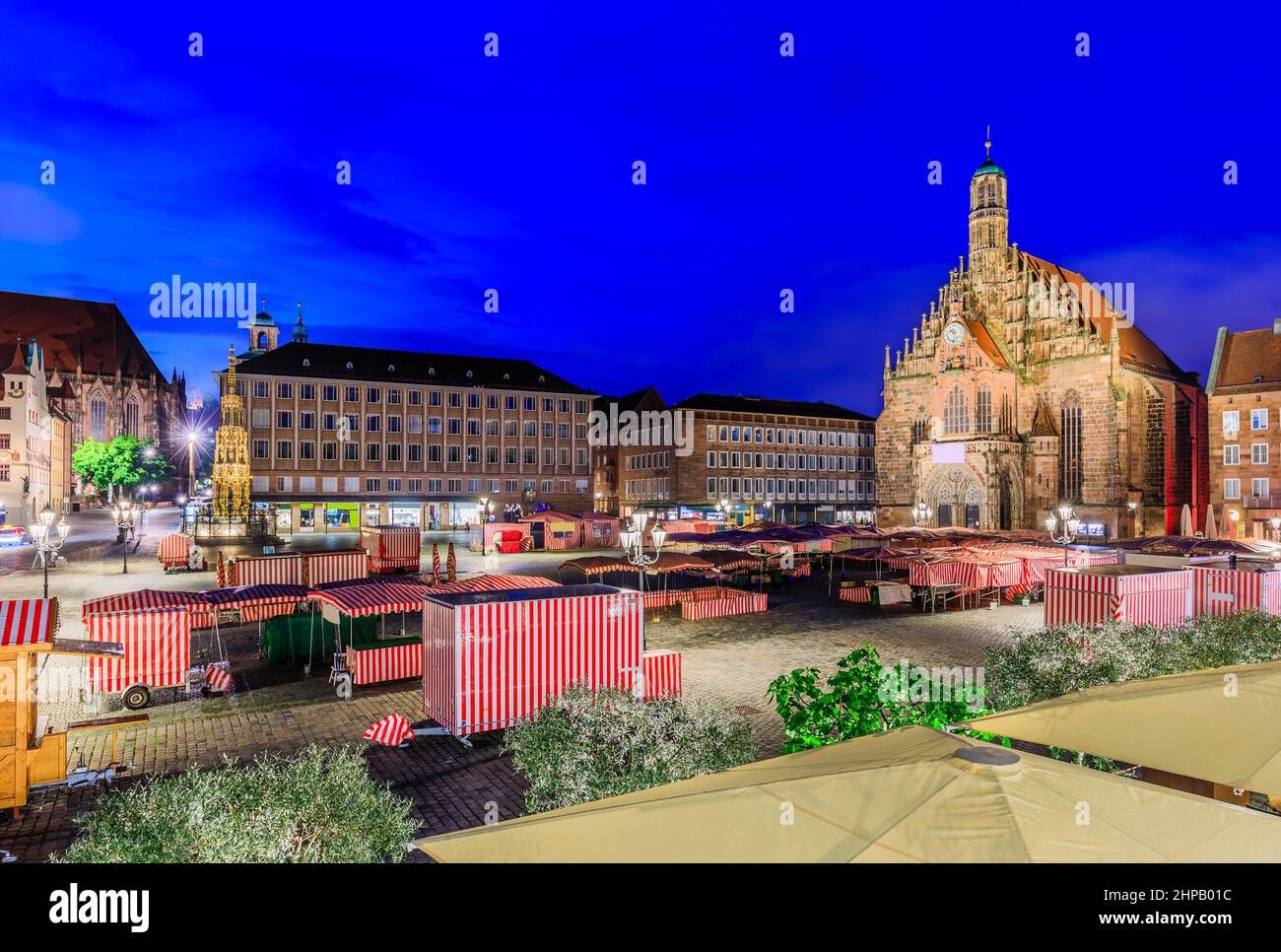 Nuremberg, Allemagne. La place du marché dans la vieille ville de Nuremberg, en Bavière. Banque D'Images