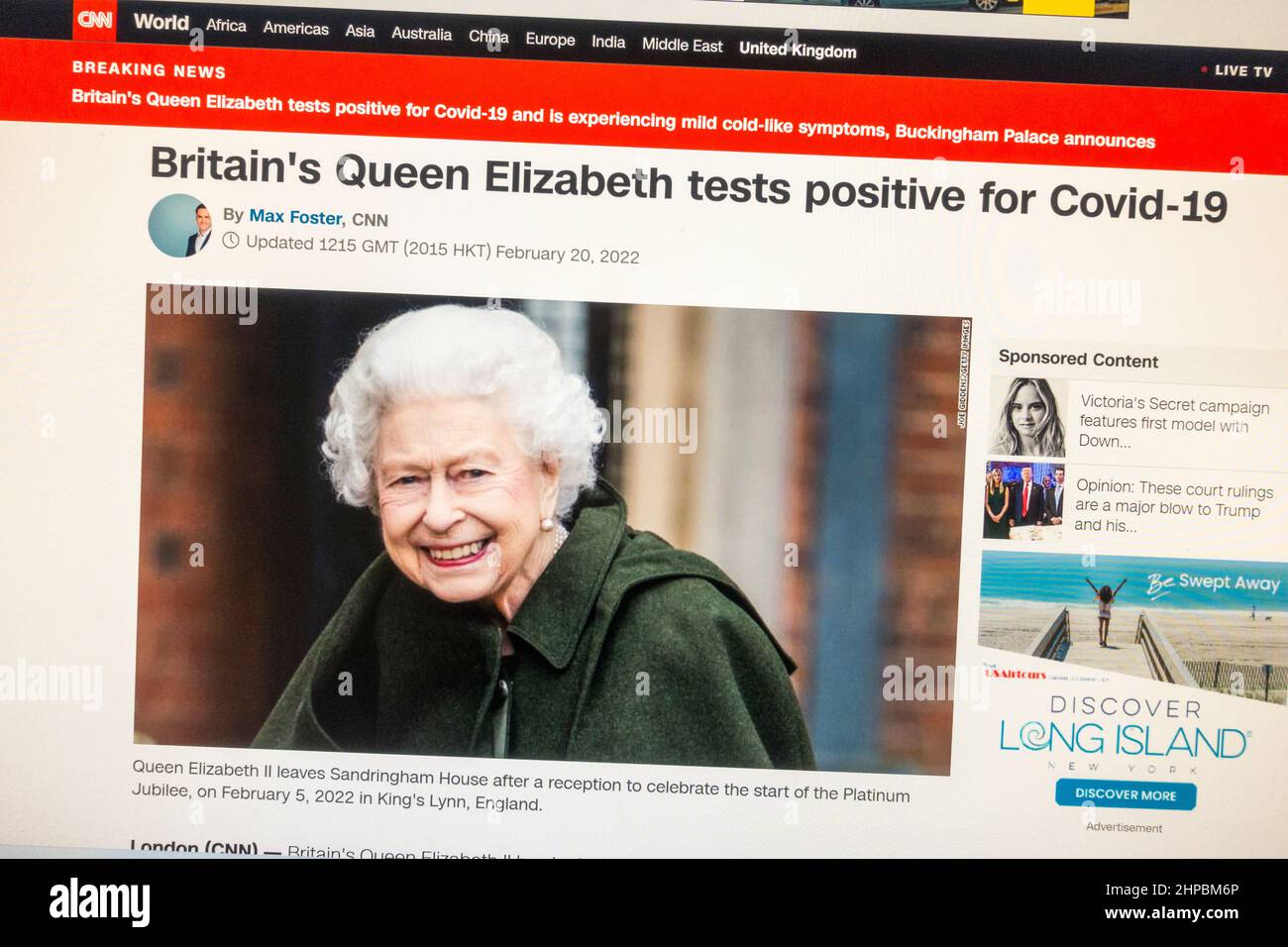 Capture d'écran après les dernières nouvelles que la reine Elizabeth II a testées positives pour Covid-19: Titre instantané sur le site de CNN le 20th février 2022. Banque D'Images