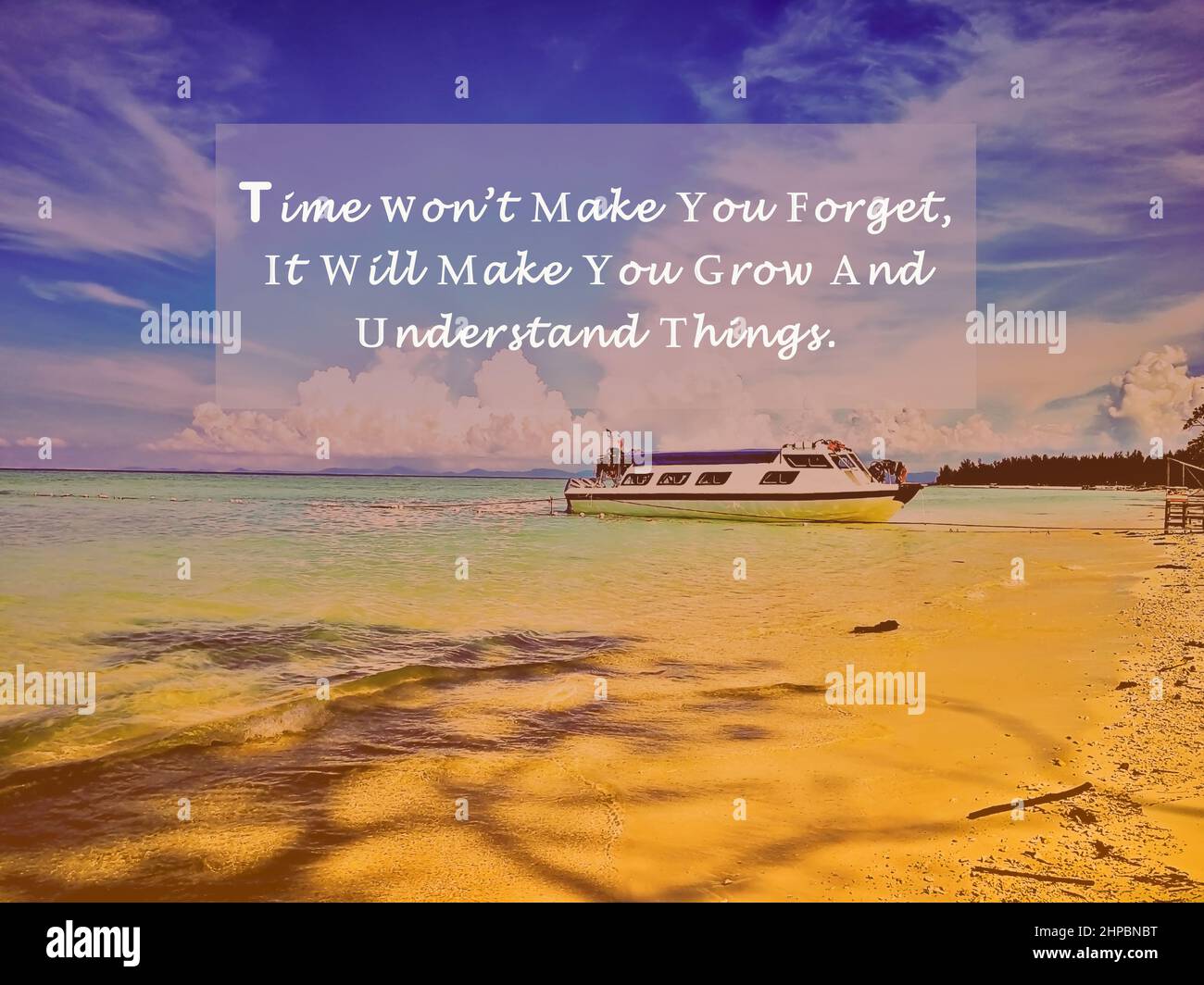 Citation Motivationnelle Et Inspirante Sur Fond Flou De L Ocean Et Du Bateau A Voile Le Temps Ne Vous Ferait Pas Oublier Il Vous Fera Grandir Et Sous Photo Stock Alamy