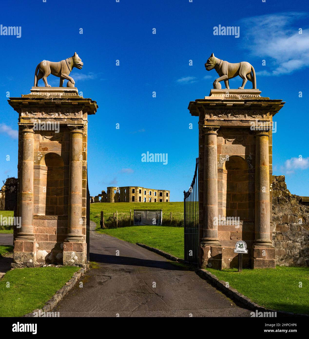 Porte du Lion, palais de Downhill, Mussenden, Derry Banque D'Images