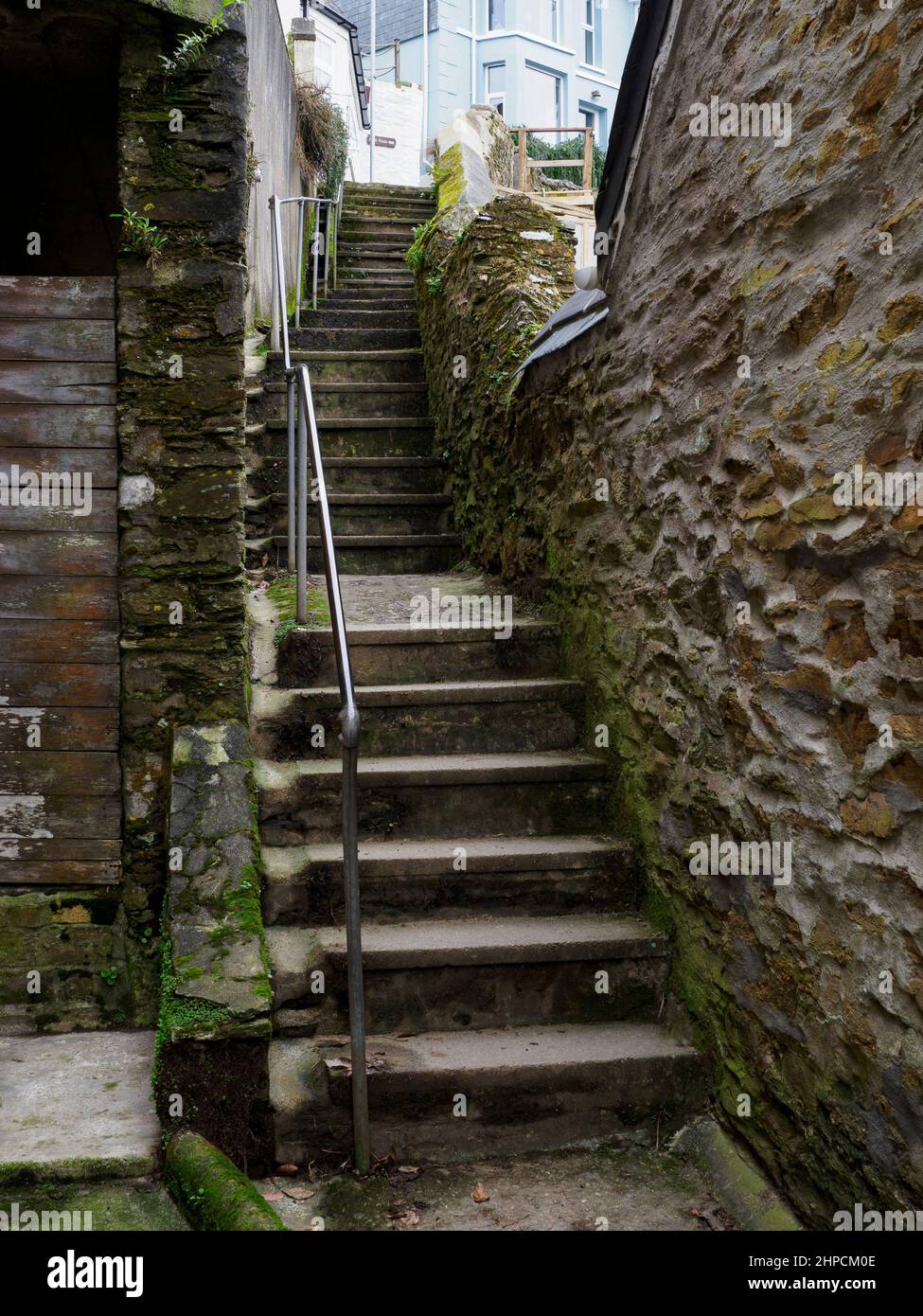 Marches abruptes entre les maisons, Polruan, Cornwall, Royaume-Uni Banque D'Images