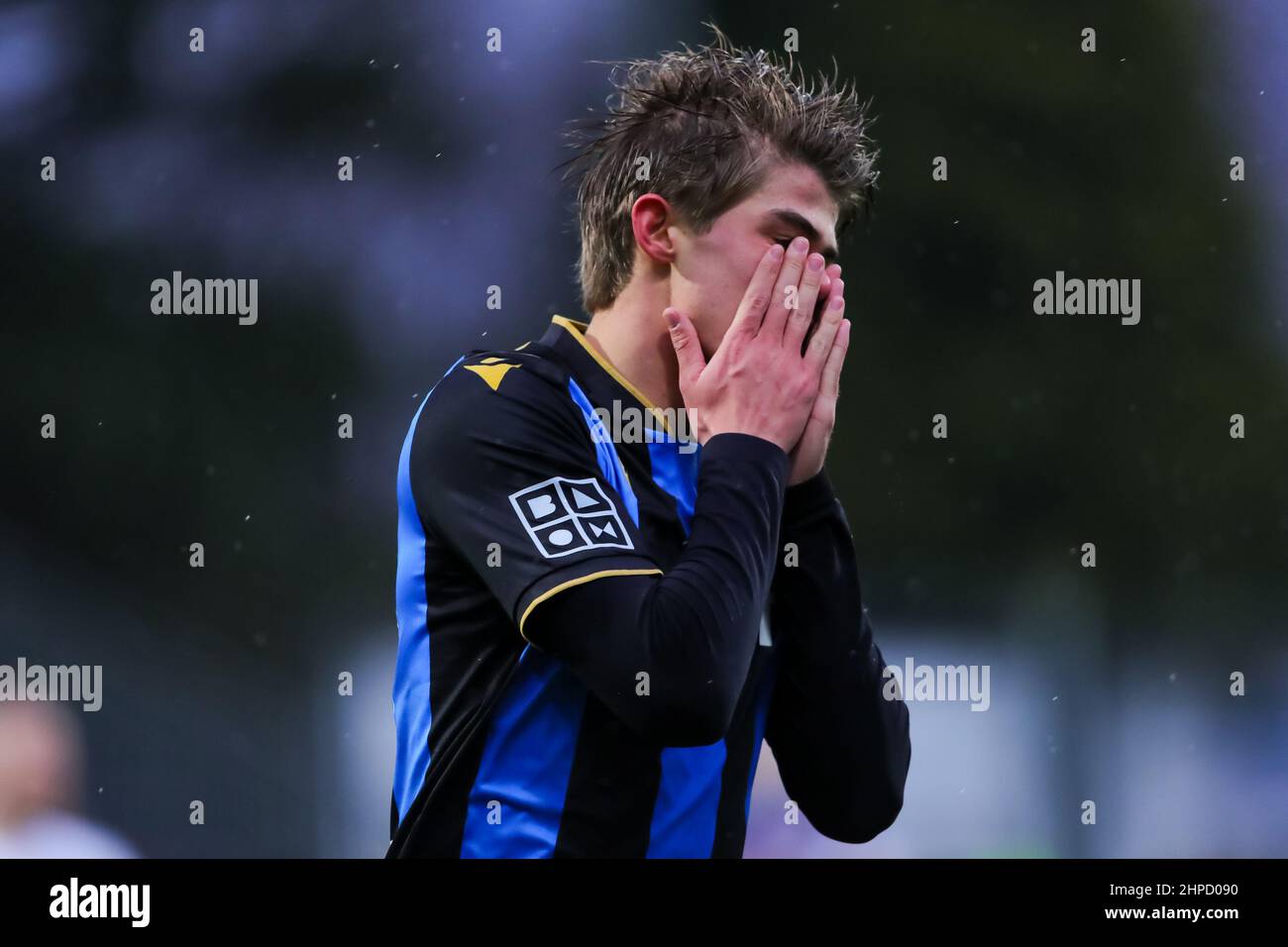 EUPEN, BELGIQUE - FÉVRIER 20 : Charles de Ketelaere du Club Brugge réagit lors du match Jupiler Pro League entre KAS Eupen et le Club Brugge au Kehrwegstadion le 20 février 2022 à Eupen, Belgique (photo de Perry van de Leuvert/Orange Pictures) Banque D'Images