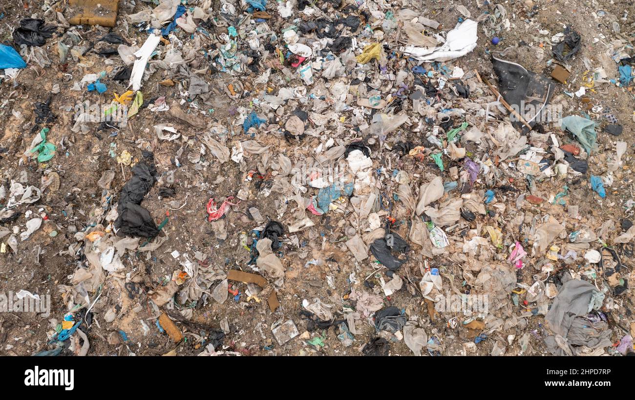Pile de déchets dans le dépotoir ou la décharge. Concept de pollution. Banque D'Images