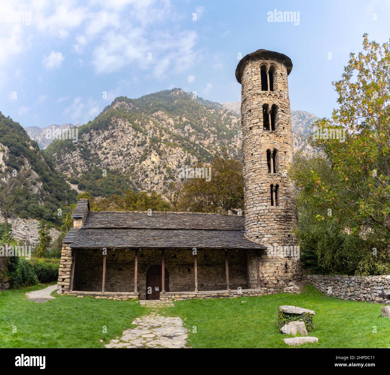 Església de Santa Coloma, la plus ancienne église d'Andorre, style roman, façade frontale Banque D'Images