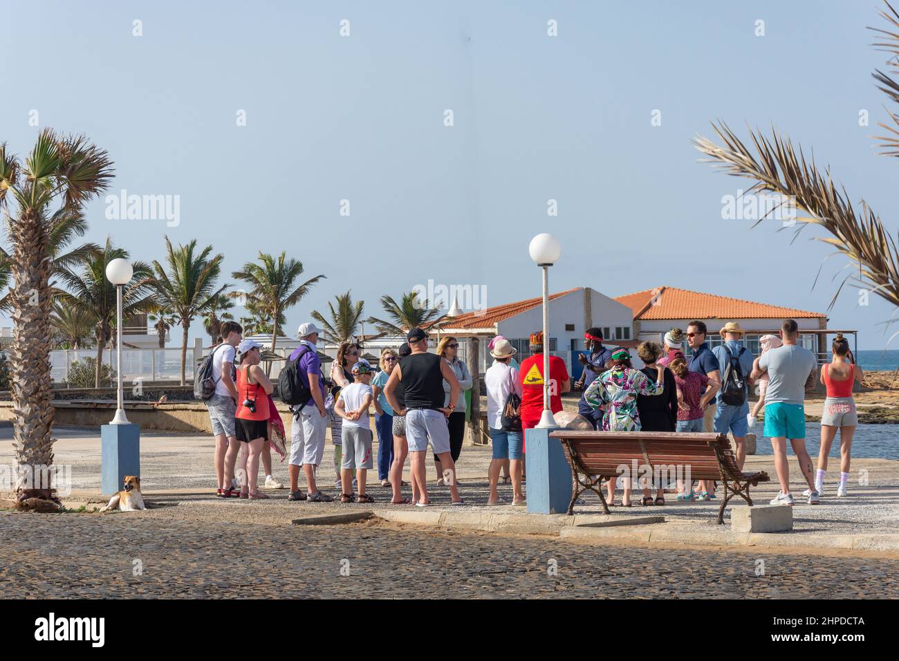 Groupe avec guide, village de Murdeira, Sal, República de Cabo (Cap-Vert) Banque D'Images