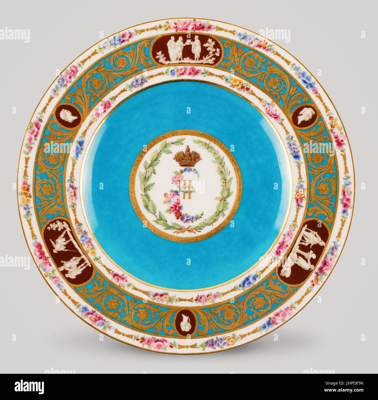 Assiette dorée de Catherine la Grande (1729-1796) dîner préparé par la manufacture de porcelaine de Sèvres en 1778. Banque D'Images