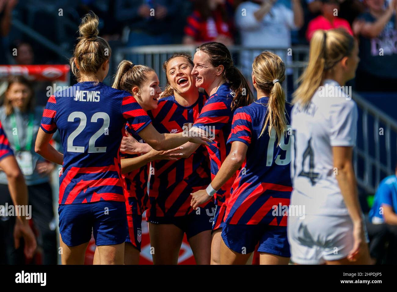 Los Angeles, Californie, États-Unis. 20th févr. 2022. Les joueurs des États-Unis célèbrent leur but lors du match de football She croit Cup entre la Nouvelle-Zélande et les États-Unis dimanche 20 février 2022, à Carson, en Californie (Credit image: © Ringo Chiu/ZUMA Press Wire) Banque D'Images