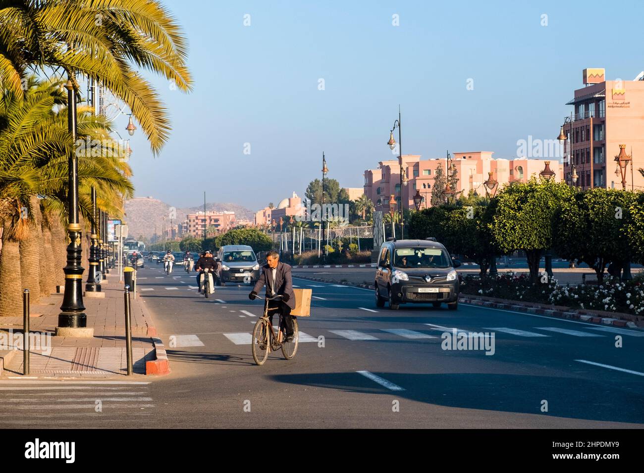 Scène de rue tôt le matin à Marrakech, Maroc Banque D'Images