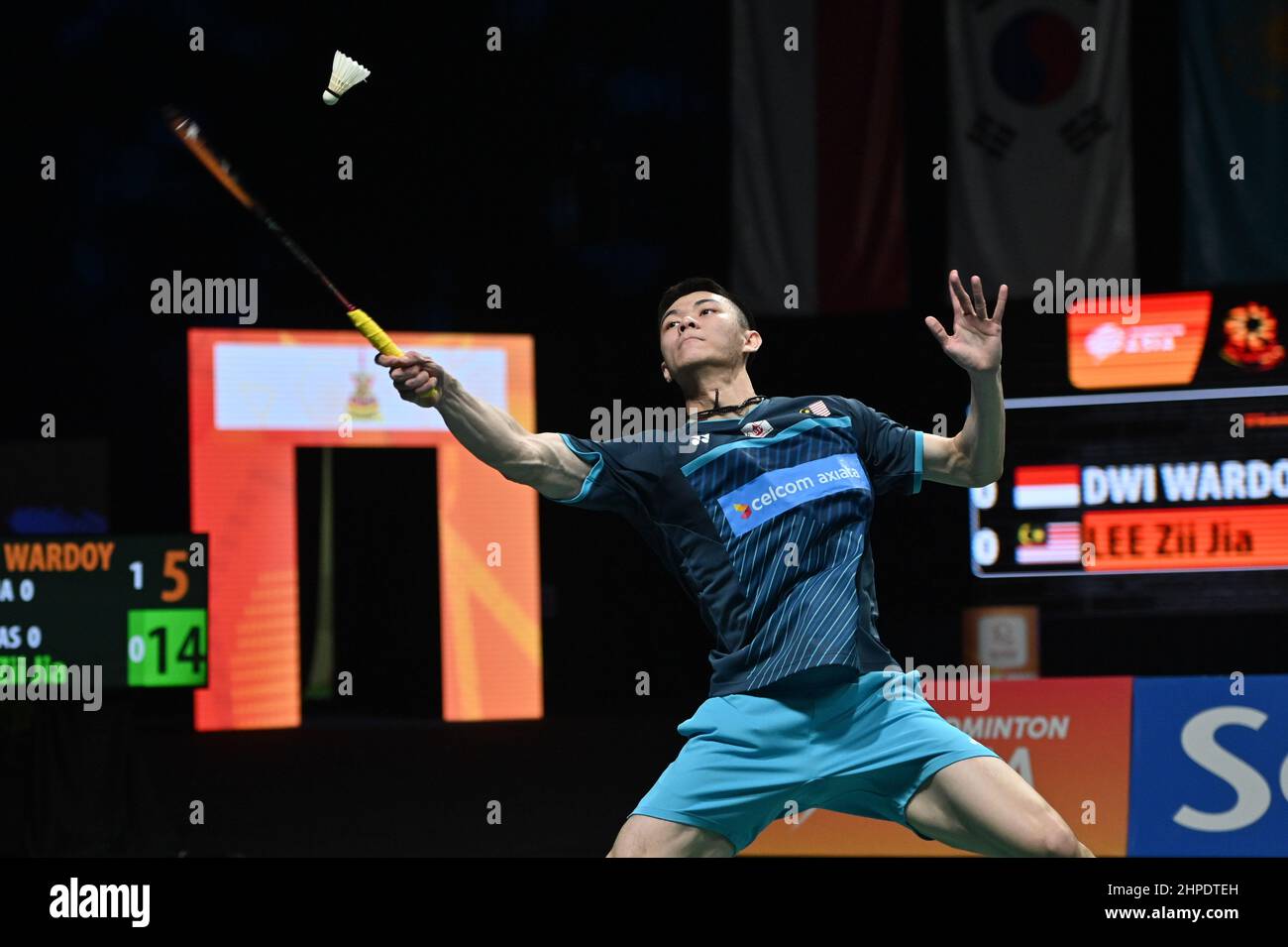 Shah Alam, Malaisie. 20th févr. 2022. Lee Zii Jia, de Malaisie, participe à la finale de l'équipe masculine des Championnats d'Asie de badminton 2022 contre l'Indonésie à Shah Alam près de Kuala Lumpur, Malaisie, 20 février 2022. Credit: Chong Voon Chung/Xinhua/Alay Live News Banque D'Images