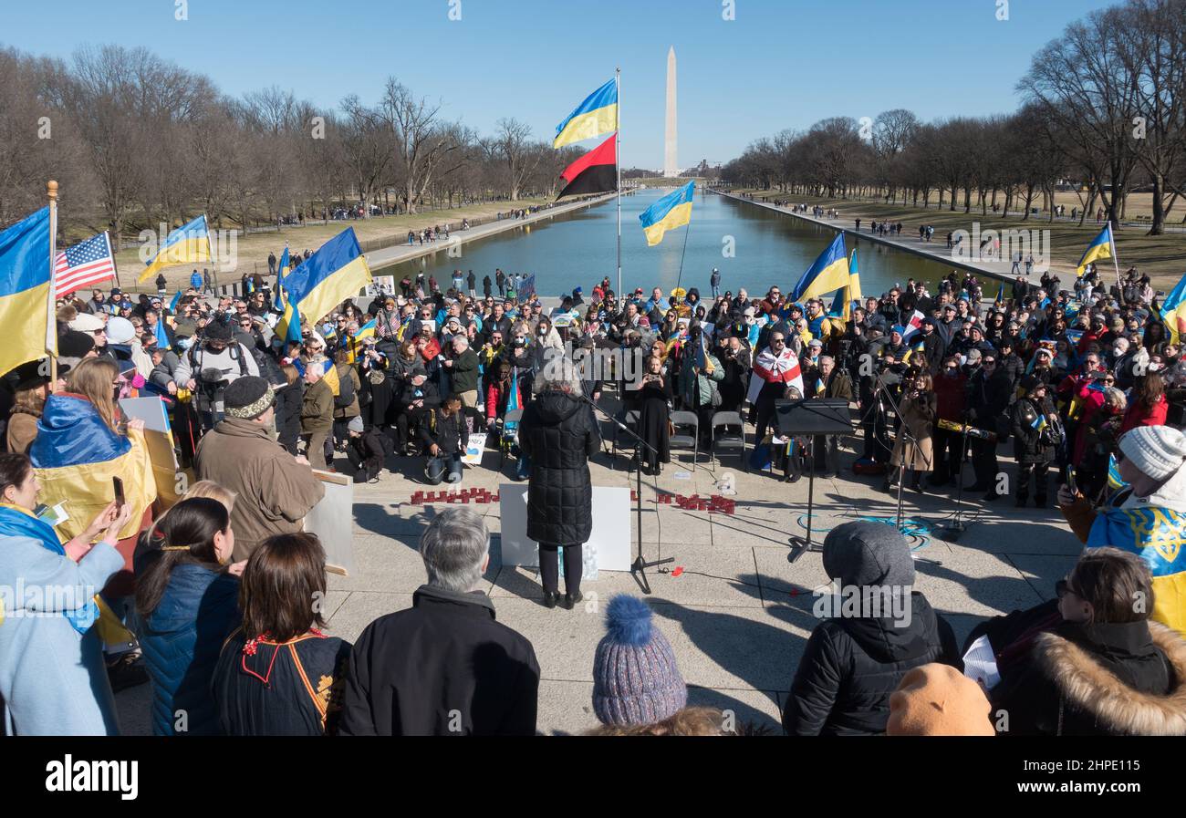 20 février 2020. Les manifestants du stand contre l’Ukraine se rassemblent au Lincoln Memorial à Washington, DC, en hommage à ceux qui ont été tués lors de la Révolution de dignité en 2013 et 2014, et en demandant la fin de l’agression russe en Ukraine et l’occupation de la Crimée, Et en appelant également le président Biden à prendre des mesures plus fortes pour dissuader une invasion russe de l'Ukraine. Une marche vers la Maison Blanche a suivi le rallye. Banque D'Images