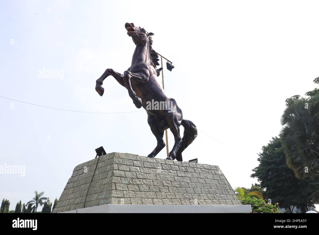 Tuban, Indonésie-25 janvier 2022 : statue de cheval sur la place de la ville de Tuban (Alun-alun Tuban). Banque D'Images