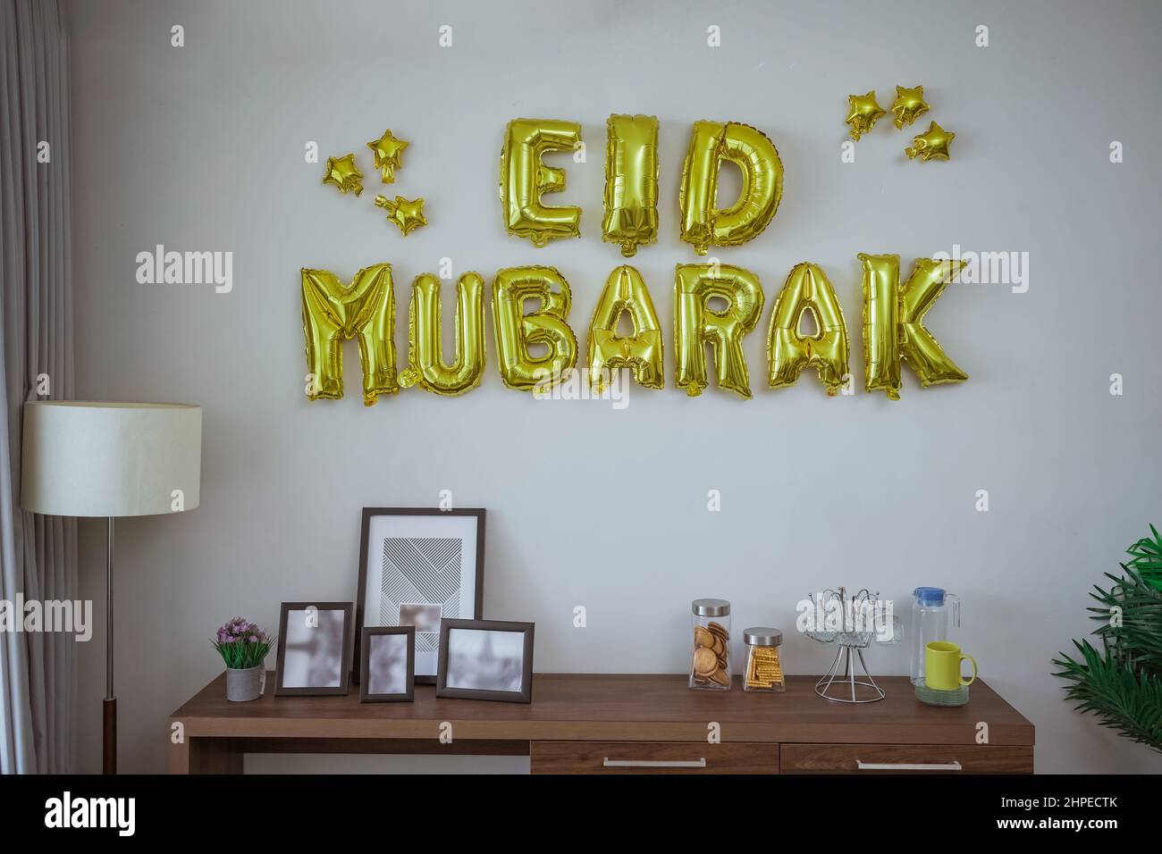 décoration eid mubarak sur le mur à la maison Banque D'Images