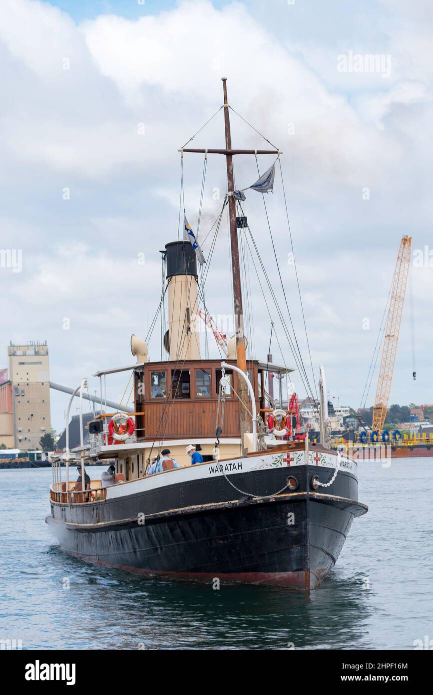 Le remorqueur à 1902 vapeur Waratah, tiré au charbon, part de chez lui