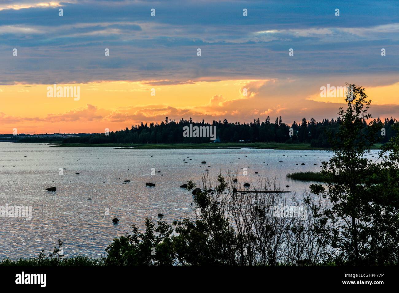 Paysage finlandais pendant l'été solstique Banque D'Images