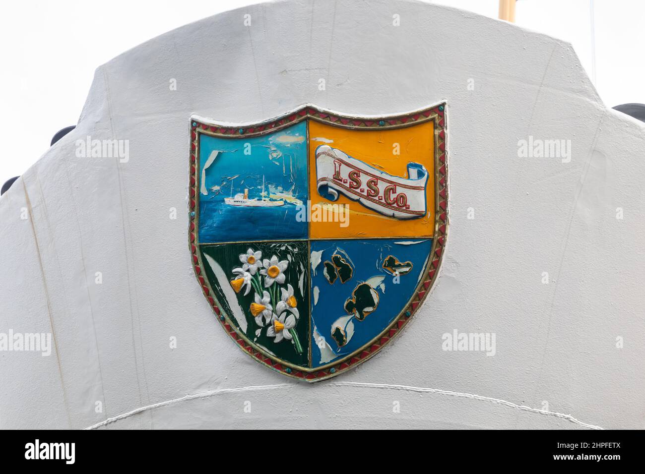 L'arc du ferry Scillonian III amarré dans le port de Penzance. Le bateau navigue vers les îles de Scilly entre mars et novembre Banque D'Images