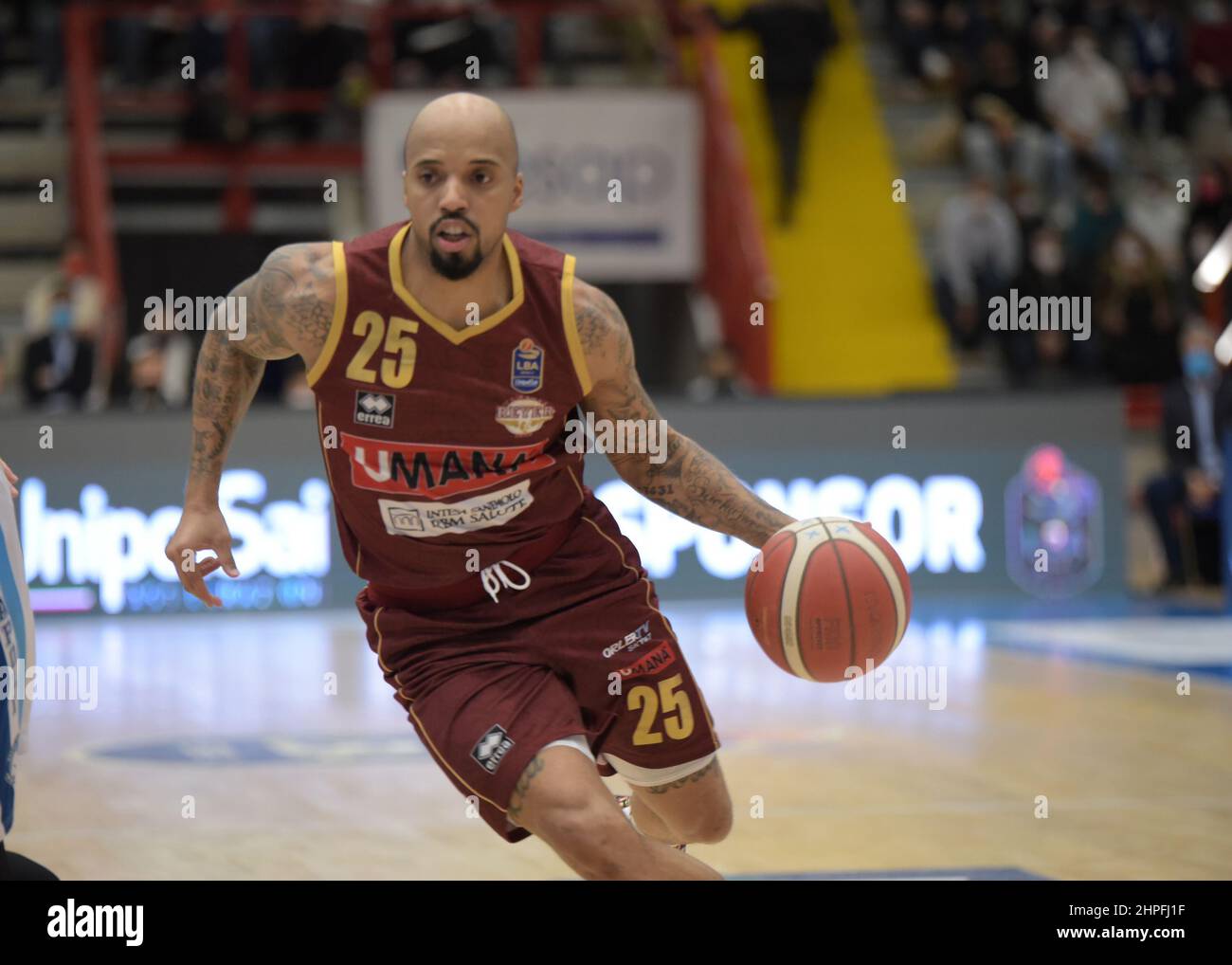 Naples, Italie. 19th févr. 2022. Lega basket série A - GeVi Napoli vs Umana Reyer Venezia. Umana Reyer Venezia gagne 81- 76. (Credit image: © Massimo Solimene/Pacific Press via ZUMA Press Wire) Banque D'Images