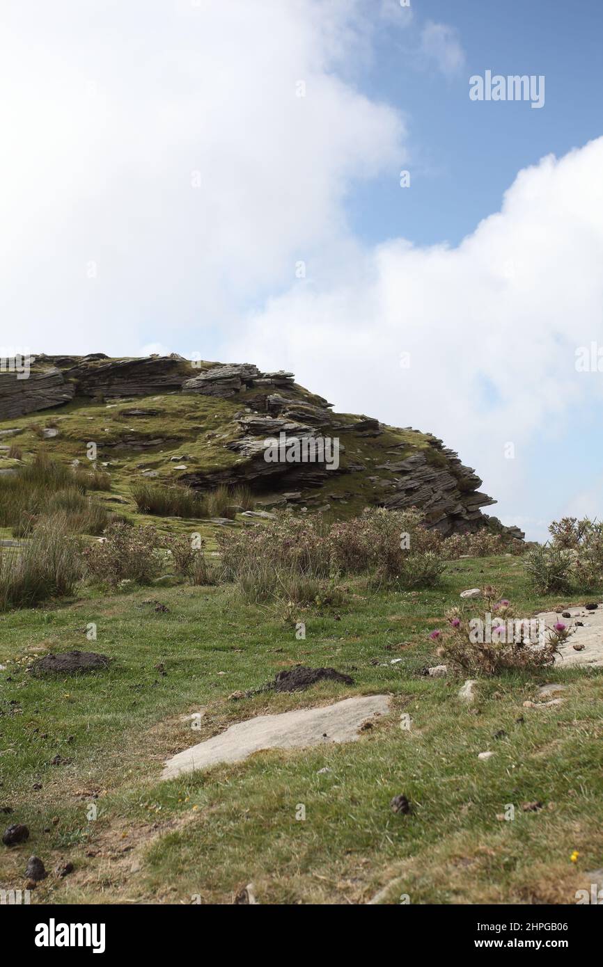 Roches sédimentaires exposées au sommet de la Rhune, 905m, la Sare, pays Basque, Pyrénées-Atlantiques, France. Banque D'Images