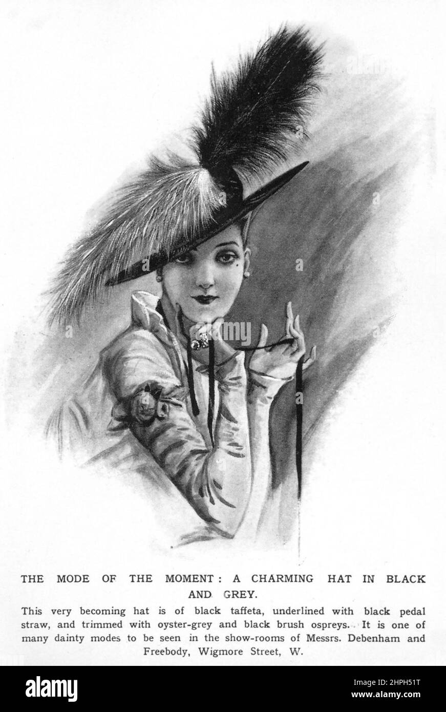 CHAPEAU DE PLUMES EDWARDIAN À LA MODE ENVIRON 1910 Banque D'Images
