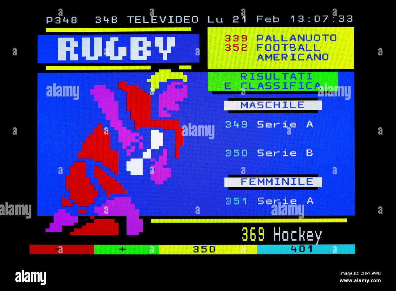 INDICE DE rugby dans LE TÉLÉTEXTE. Televideo RAI, émission publique italienne. Photo originale avec écran graphique simple d'une couleur de téléviseur vintage Banque D'Images