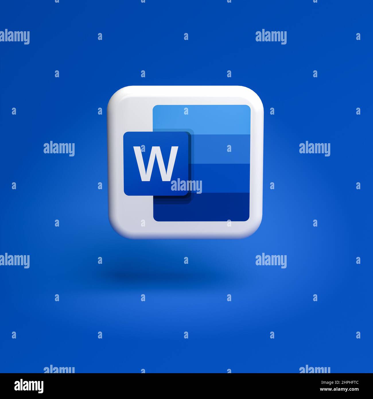 Logo du composant Microsoft Office Word sur une mosaïque survolant un arrière-plan bleu transparent. Copier l'espace. Banque D'Images
