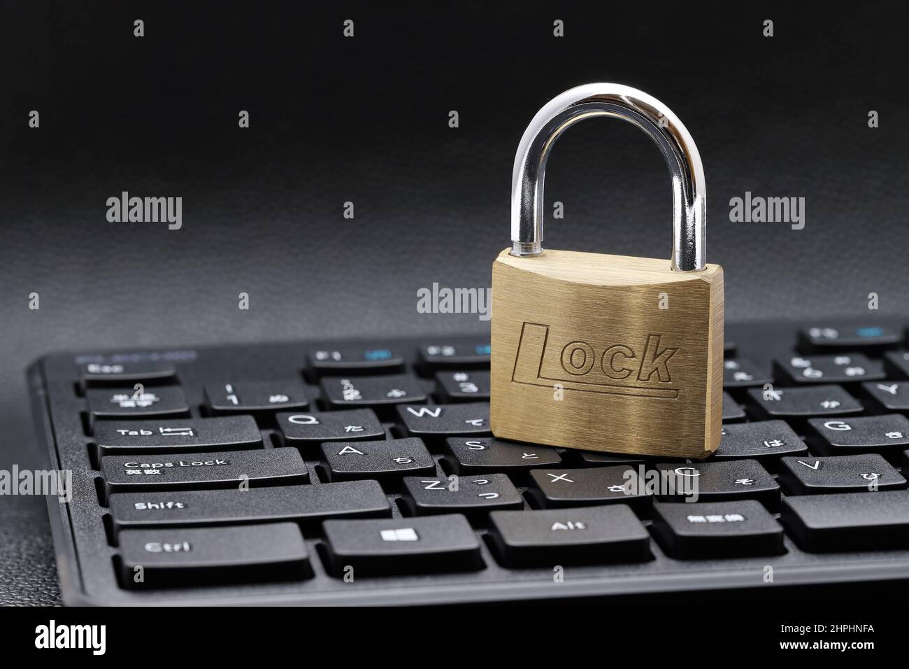 Cadenas sur le clavier de l'ordinateur. Concept de sécurité Internet, protection des données. Banque D'Images