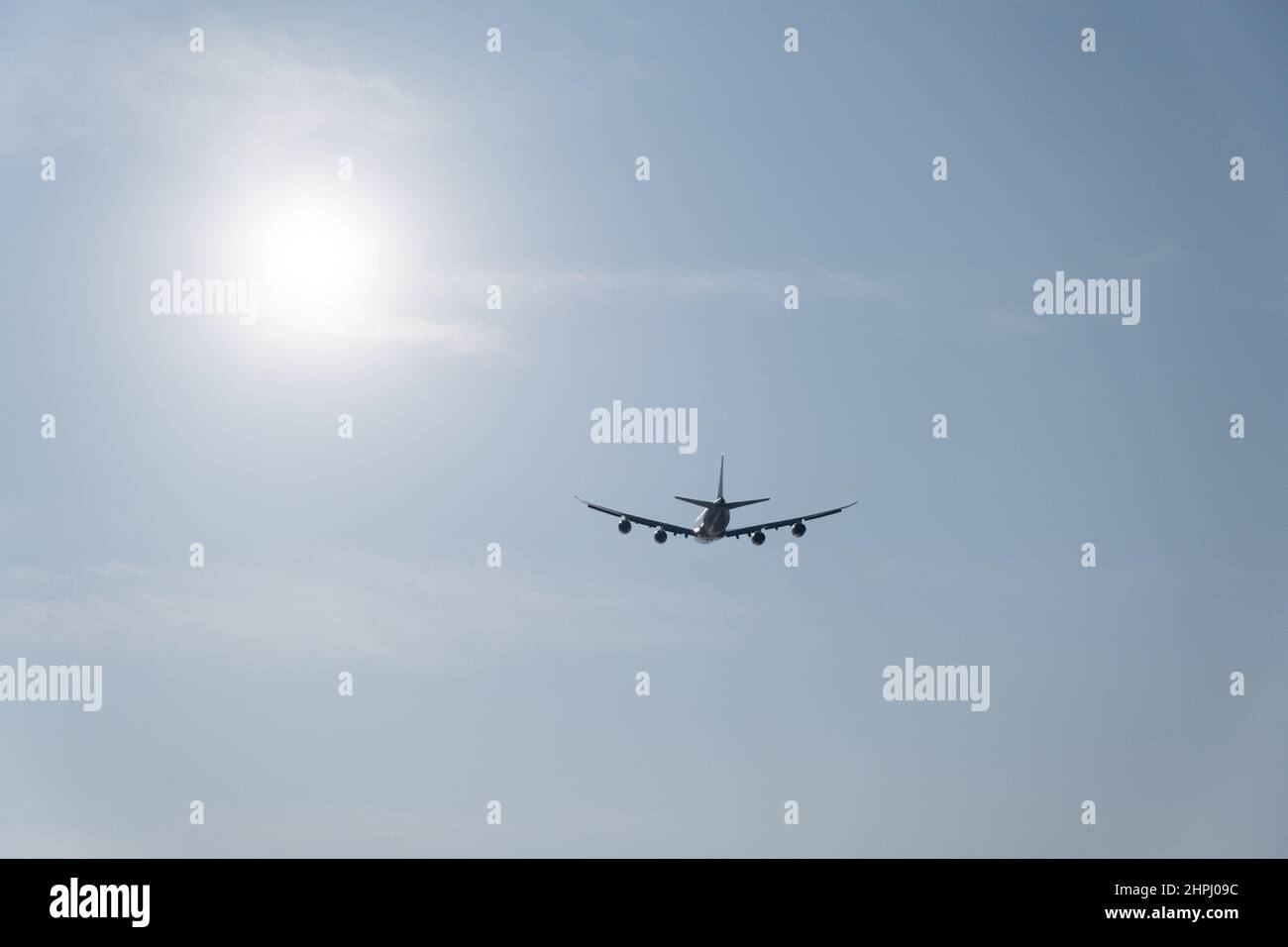 Silhouette de quatre jets de moteur qui s'envoler dans le ciel Banque D'Images