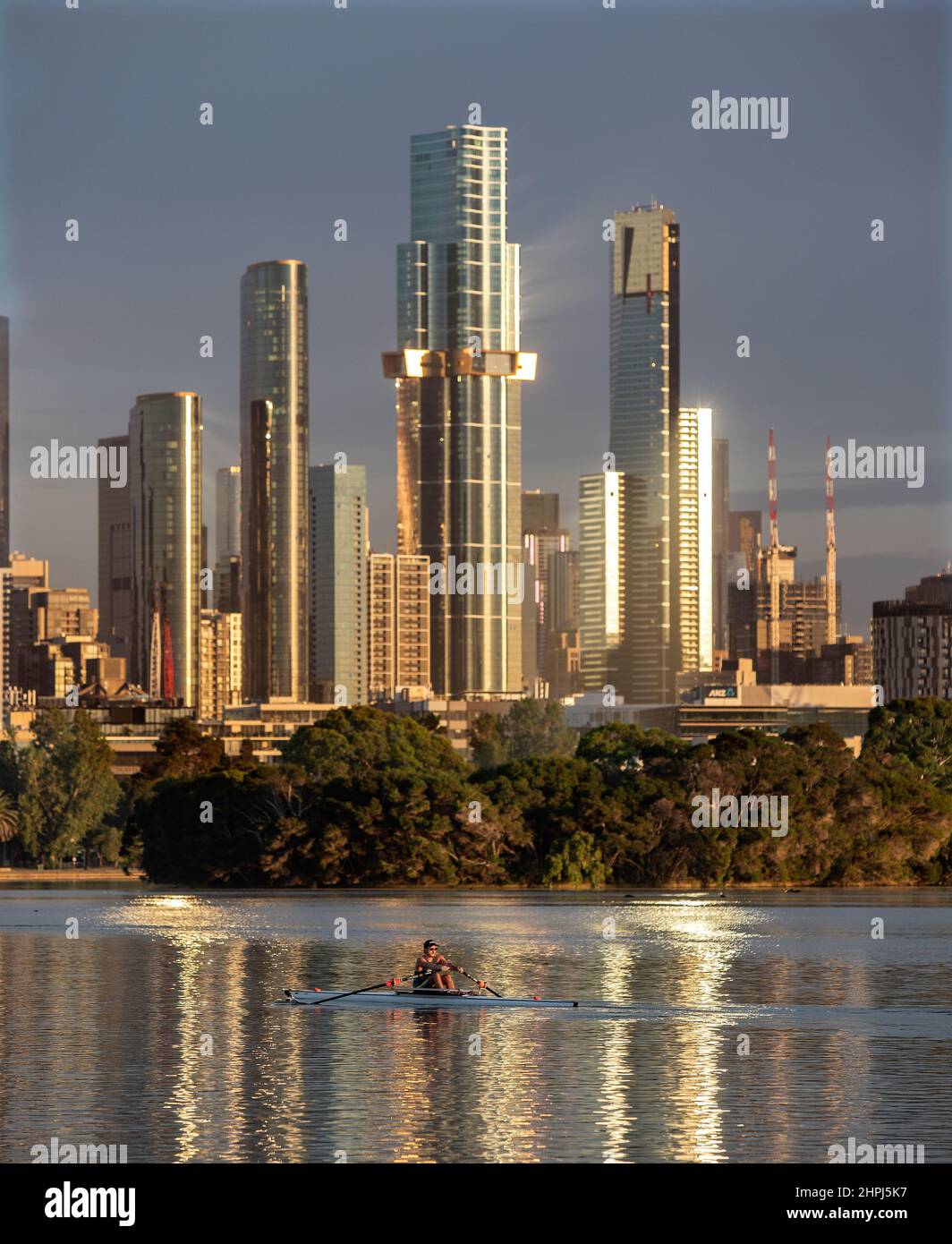 Melbourne Australie : vue sur la ville de Melbourne depuis le lac Albert Park. Banque D'Images
