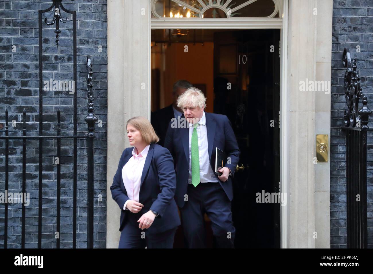 Londres, Royaume-Uni. 22nd févr. 2022. Le Premier ministre Boris Johnson quitte Downing Street après la réunion de la COBRA pour informer le Parlement de l'évolution de la crise en Ukraine. Credit: Uwe Deffner/Alay Live News Banque D'Images