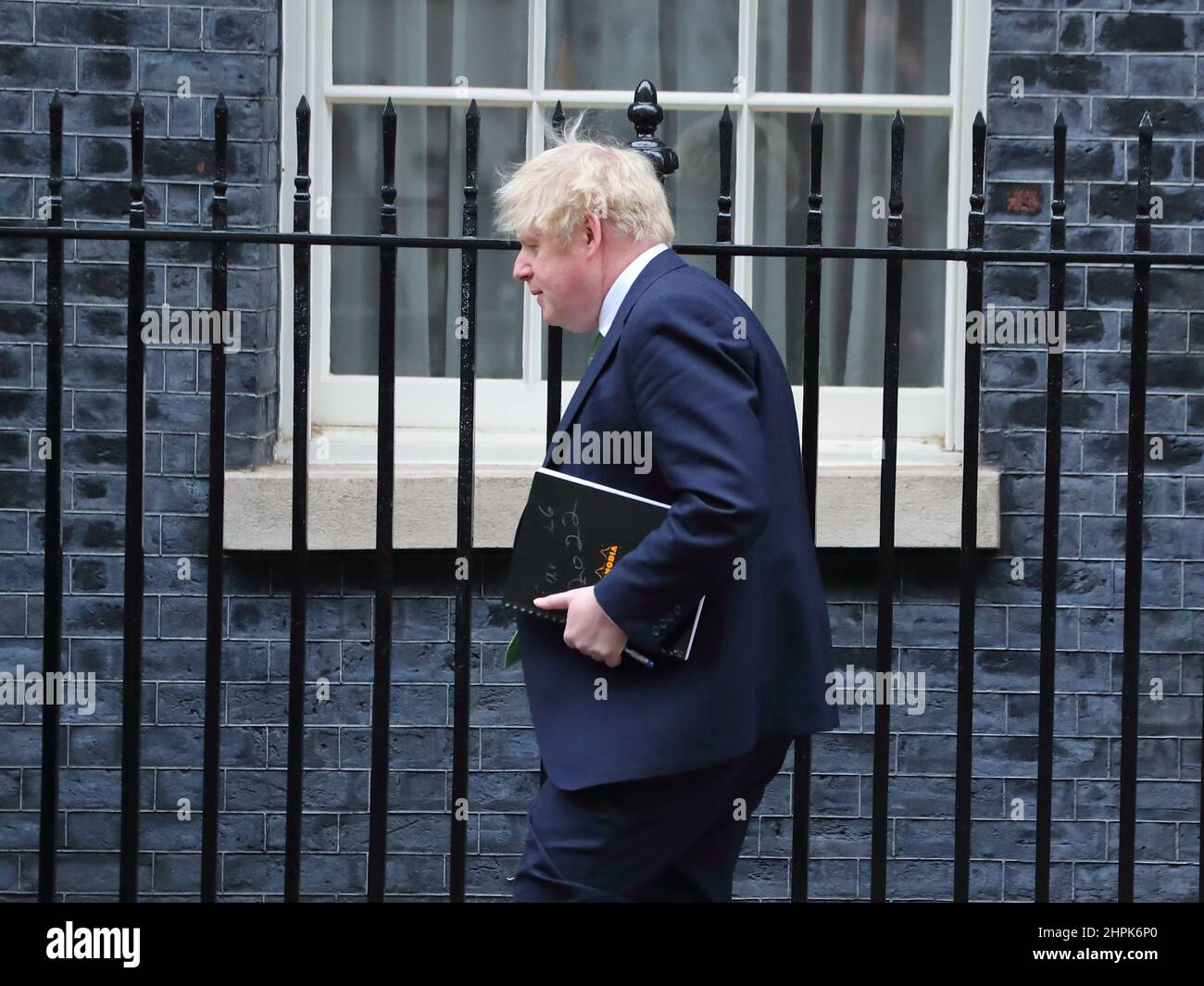 Londres, Royaume-Uni. 22nd févr. 2022. Le Premier ministre Boris Johnson quitte Downing Street après la réunion de la COBRA pour informer le Parlement de l'évolution de la crise en Ukraine. Credit: Uwe Deffner/Alay Live News Banque D'Images