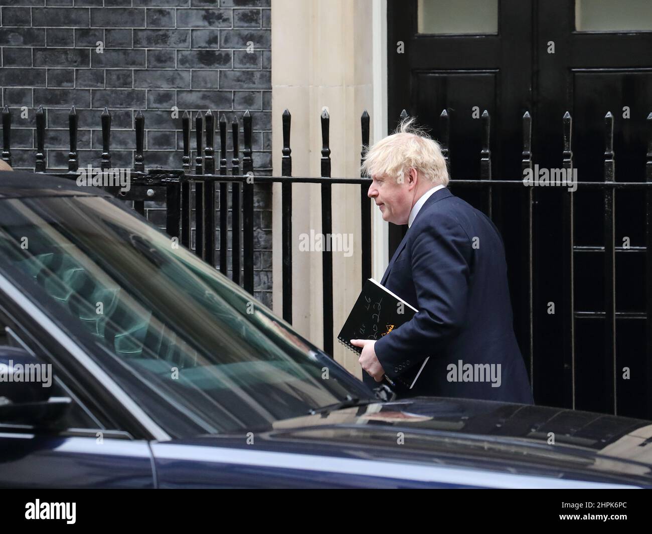 Londres, Royaume-Uni. 22nd févr. 2022. Le Premier ministre Boris Johnson quitte Downing Street après la réunion de la COBRA pour informer le Parlement de l'évolution de la crise en Ukraine. Credit: Uwe Deffner/Alay Live News Banque D'Images