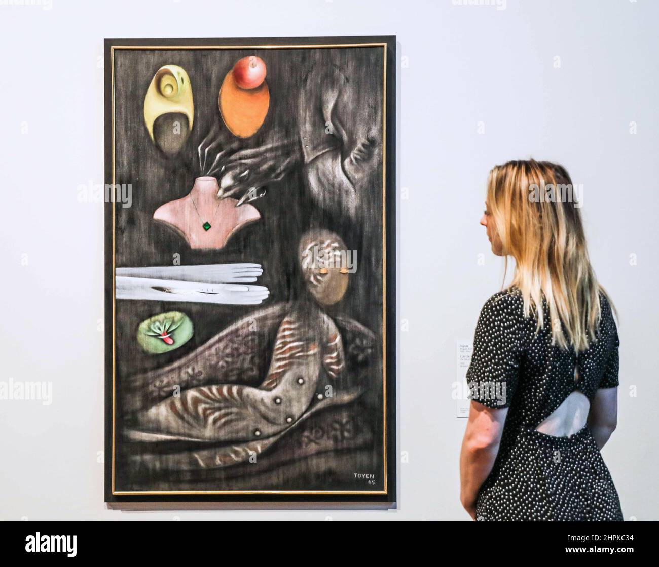 Londres Royaume-Uni 22 février 2022 Victor Brauner, nous sommes trahis, 1934, huile sur vanvas. Cette exposition révolutionnaire s'étend sur 80 ans et 50 pays, élargissant notre compréhension du Surréalisme comme jamais auparavant, avec plus de 150 œuvres allant de la peinture et de la photographie à la sculpture et au cinéma, Beaucoup d'entre eux n'ont jamais été montrés au Royaume-Uni. Paul Quezada-Neiman/Alay Live Nouveau Banque D'Images